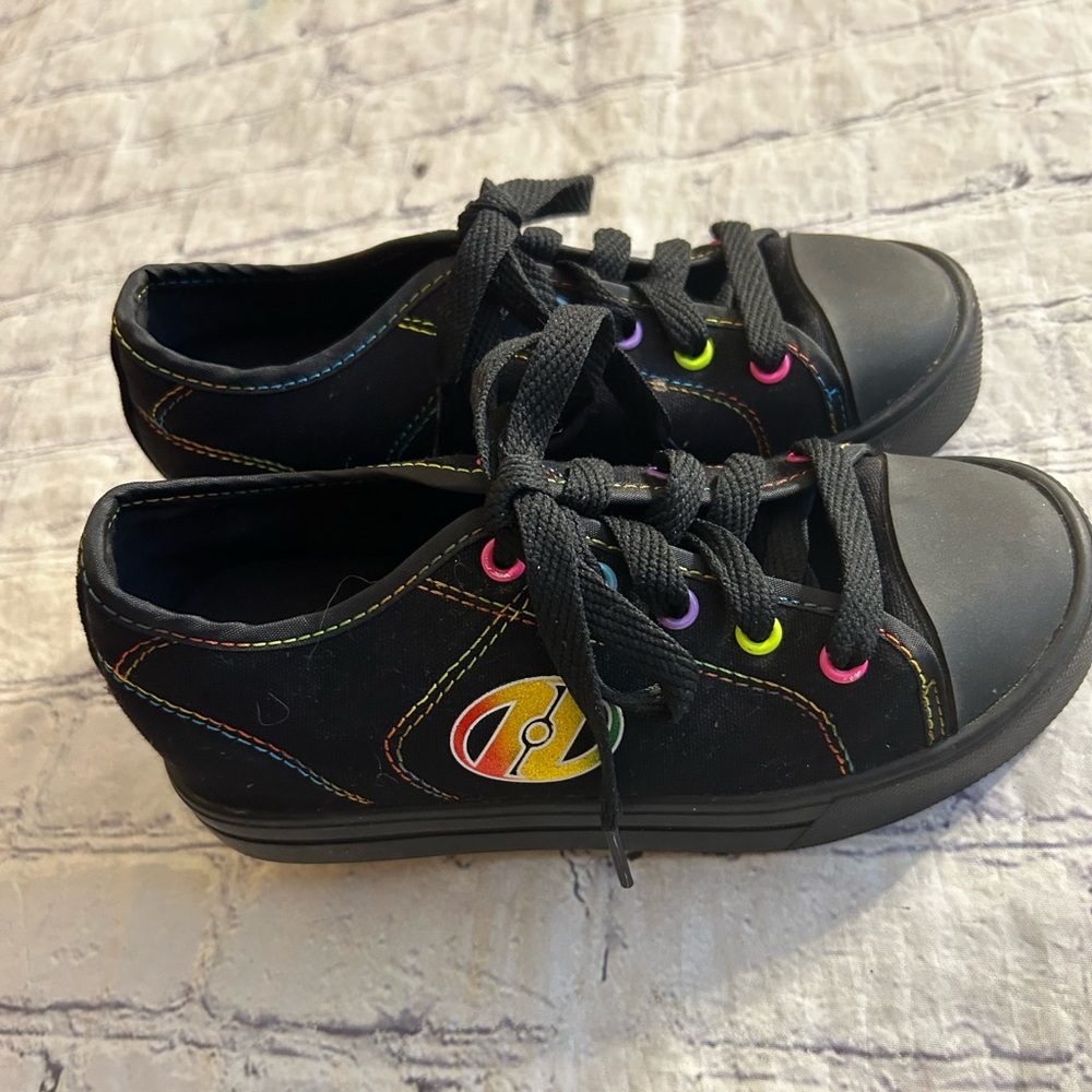 HEELYS GIRLS BLACK CANVAS RAINBOW STITCHING ROLLER SKATES SHOES PINK WHEELS